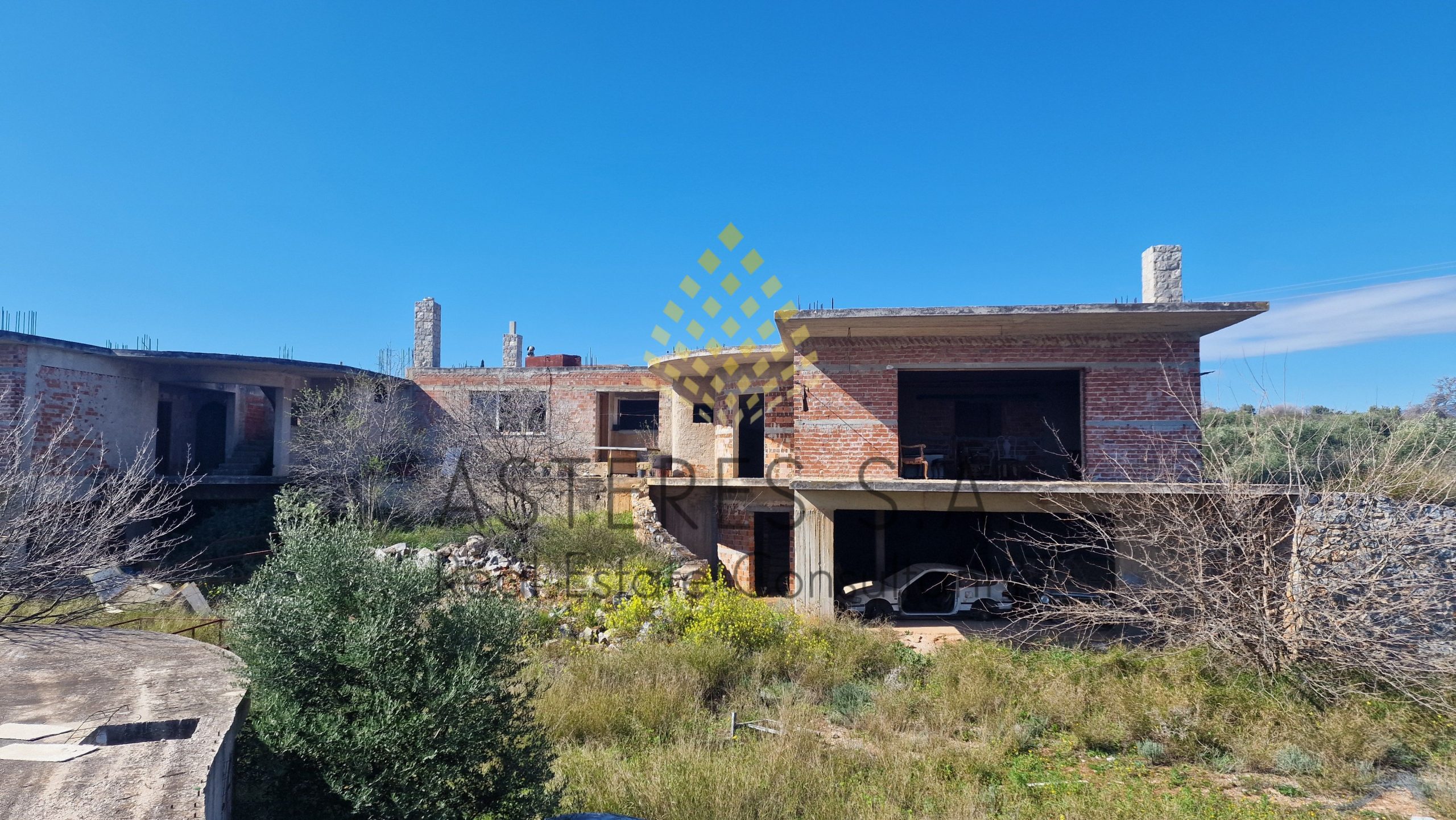 Οικόπεδο 11.720 τ.μ. Κορωπί, με ημιτελή κτίσματα