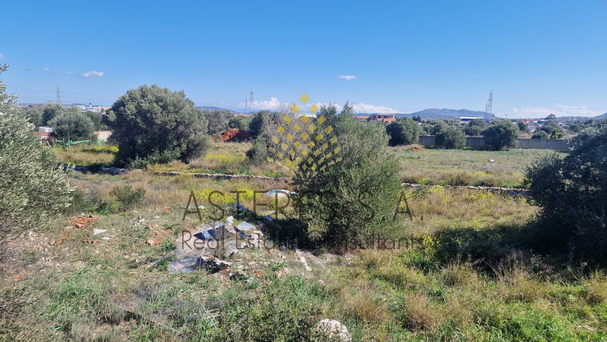 Οικόπεδο 11.720 τ.μ. Κορωπί, με ημιτελή κτίσματα