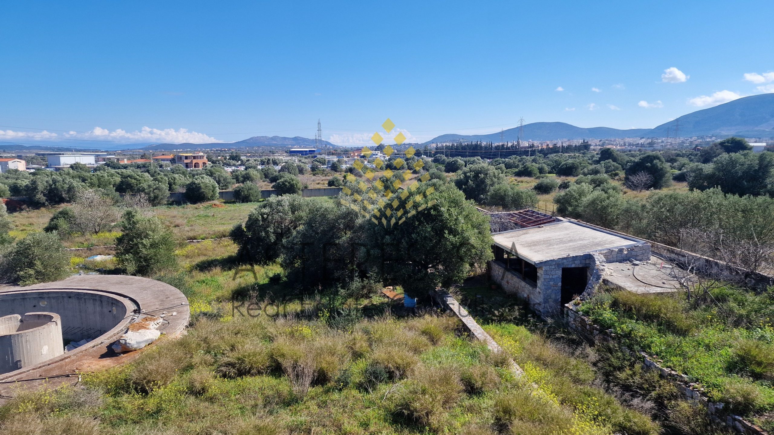 Οικόπεδο 11.720 τ.μ. Κορωπί, με ημιτελή κτίσματα