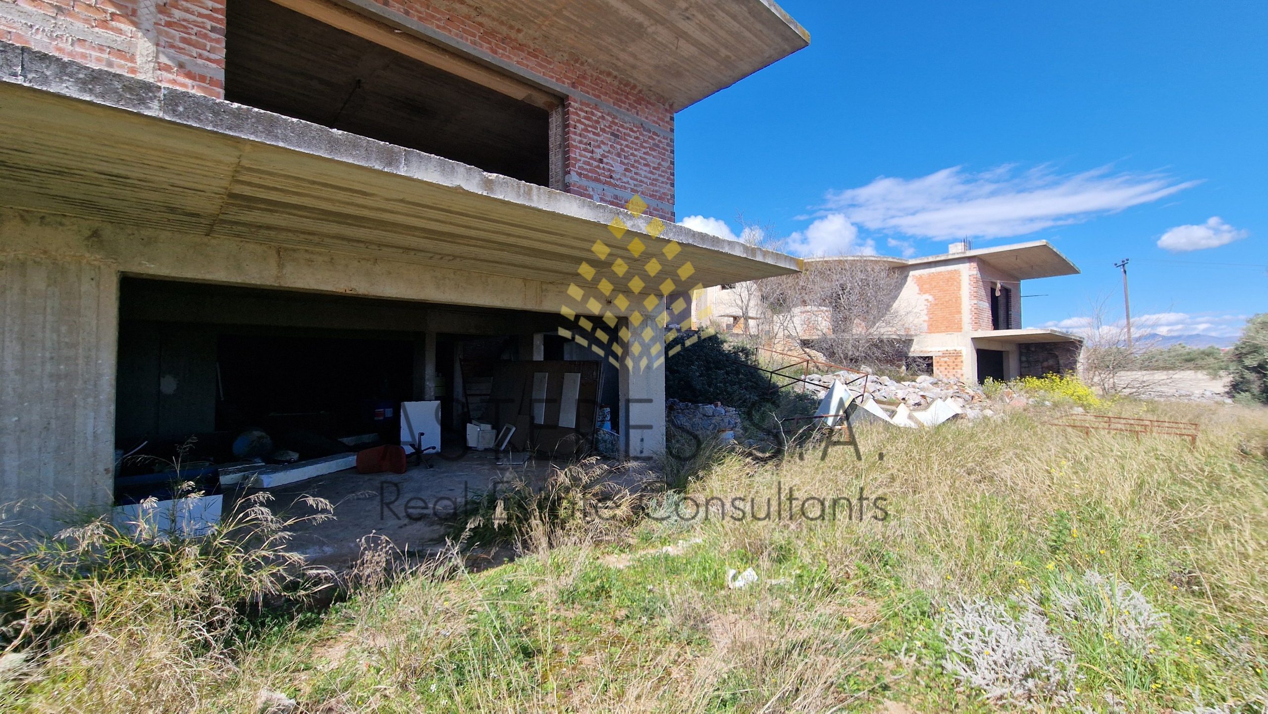 Οικόπεδο 11.720 τ.μ. Κορωπί, με ημιτελή κτίσματα